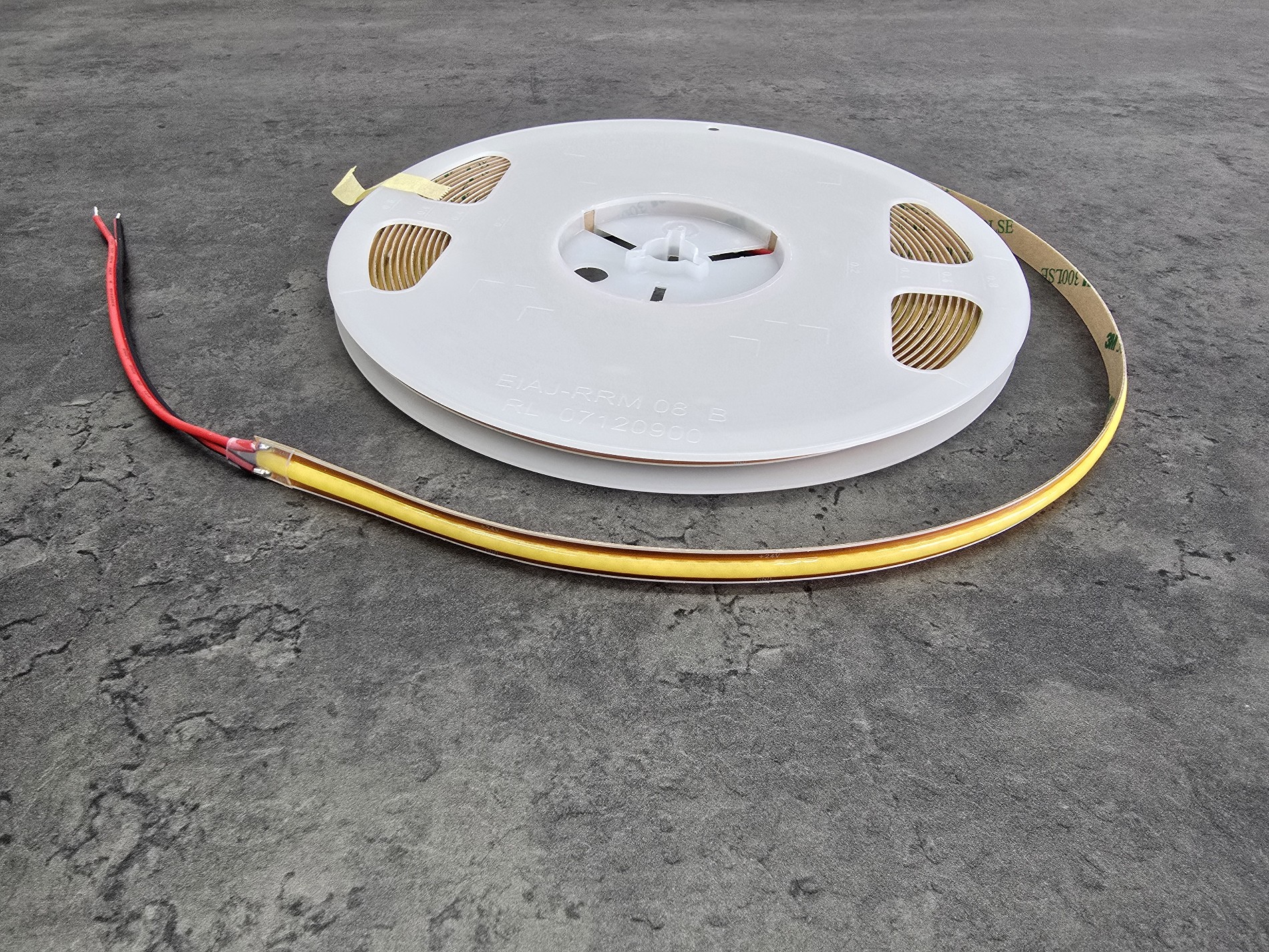 20250902_153319 Free Cut Premium Pro COB LED Strip – 14W/m, 24V, 8mm PCB, IP20 - Image 1