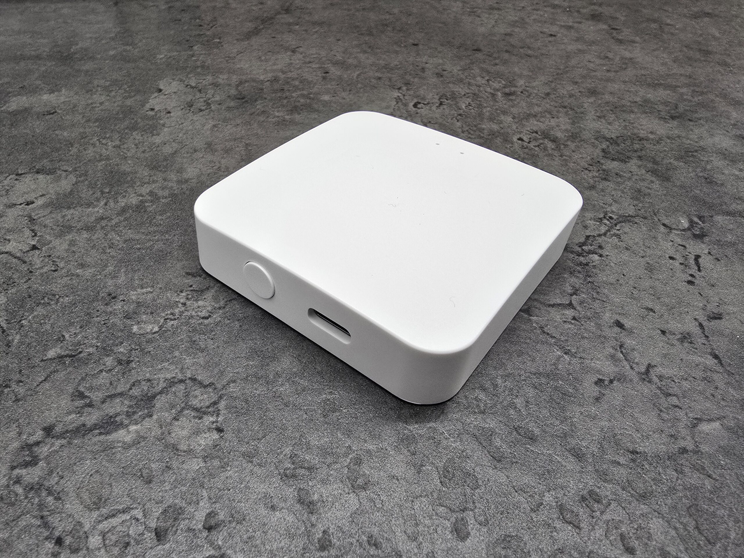 20251117_194419 The Hub of Your Smart Lighting: Zigbee 3.0 Smart Gateway - Image 1